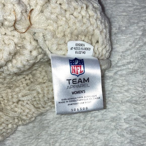 NFL Colts Team Apparel knit Beanie with fuzzy ball. NWOT - Picture 4 of 4